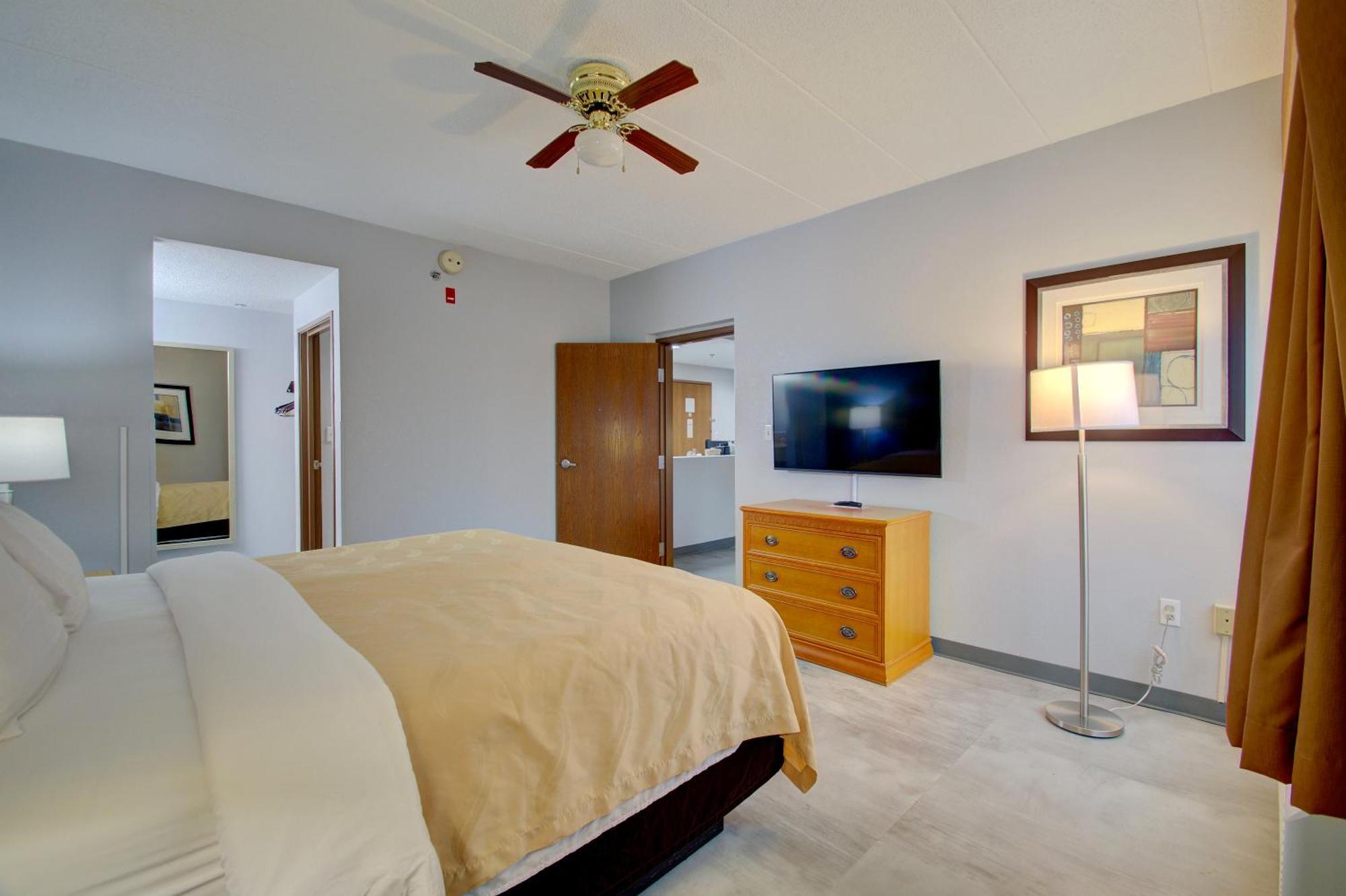 Quality Inn & Suites Cvg Airport Ерланджър Екстериор снимка