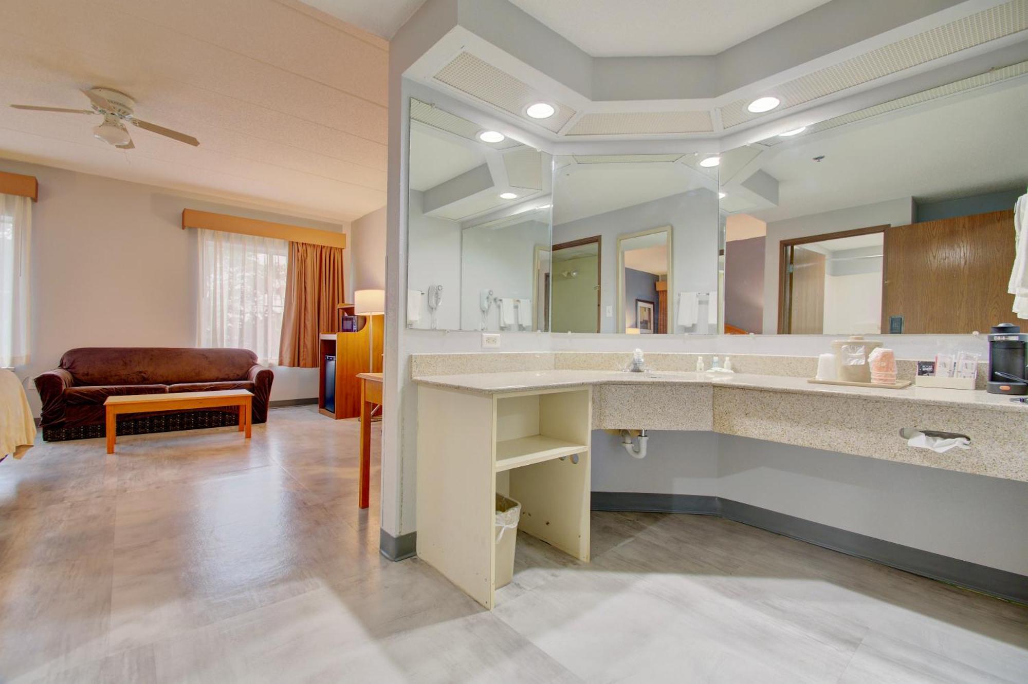 Quality Inn & Suites Cvg Airport Ерланджър Екстериор снимка