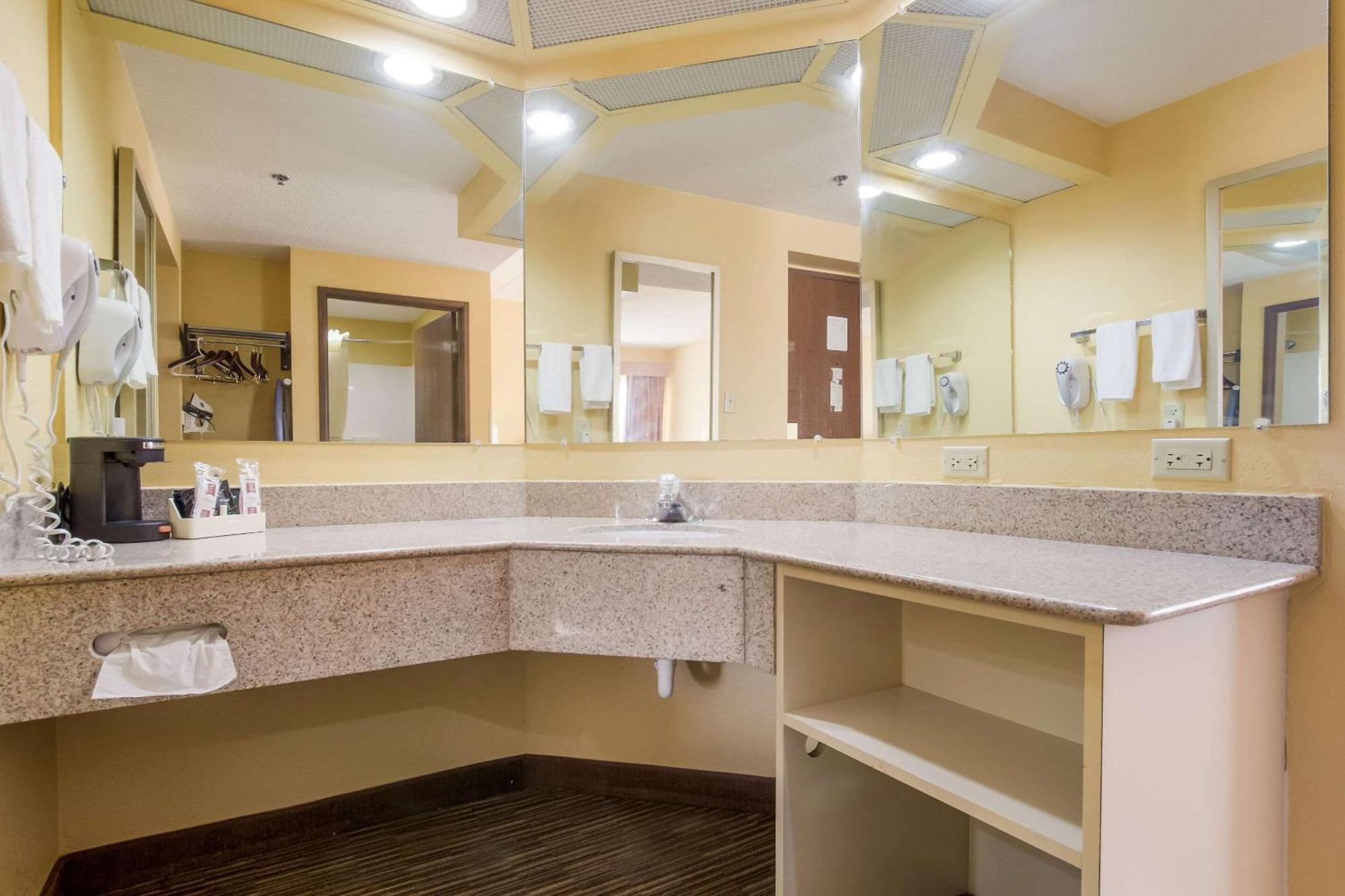 Quality Inn & Suites Cvg Airport Ерланджър Екстериор снимка
